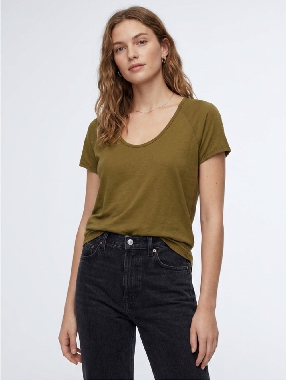 Aritzia Wilfred Olive Green Scoop Neck T-Shirt Size Small